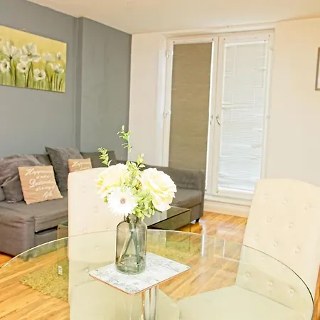 Centre Beautiful Walking Distance To Bullring Shopping Centre Private Parking Apartmán *