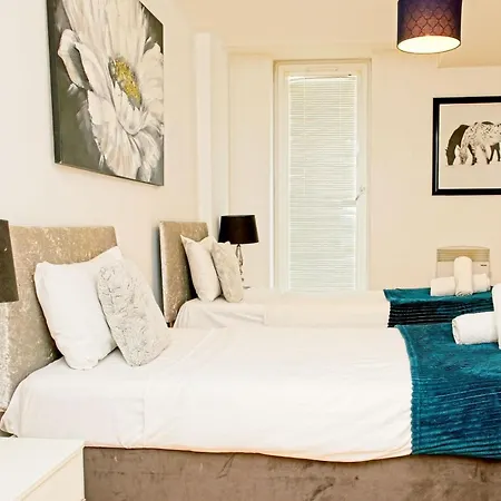 Apartmán Centre Beautiful Walking Distance To Bullring Shopping Centre Private Parking