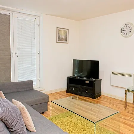 Centre Beautiful Walking Distance To Bullring Shopping Centre Private Parking *
