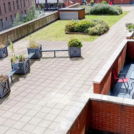 Centre Beautiful Walking Distance To Bullring Shopping Centre Private Parking Apartmán