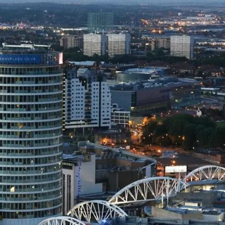 Apartmán Centre Beautiful Walking Distance To Bullring Shopping Centre Private Parking